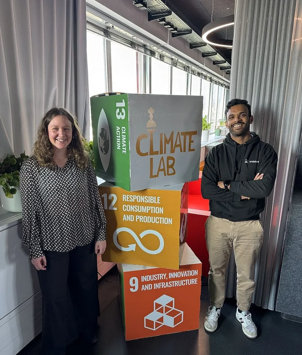 Vionmo-Gründer Michael Jayasekara und Impact Redakteurin Magdalena Frauenberger im Climate Lab. Bildcredits: Climate Lab/Lara Roth