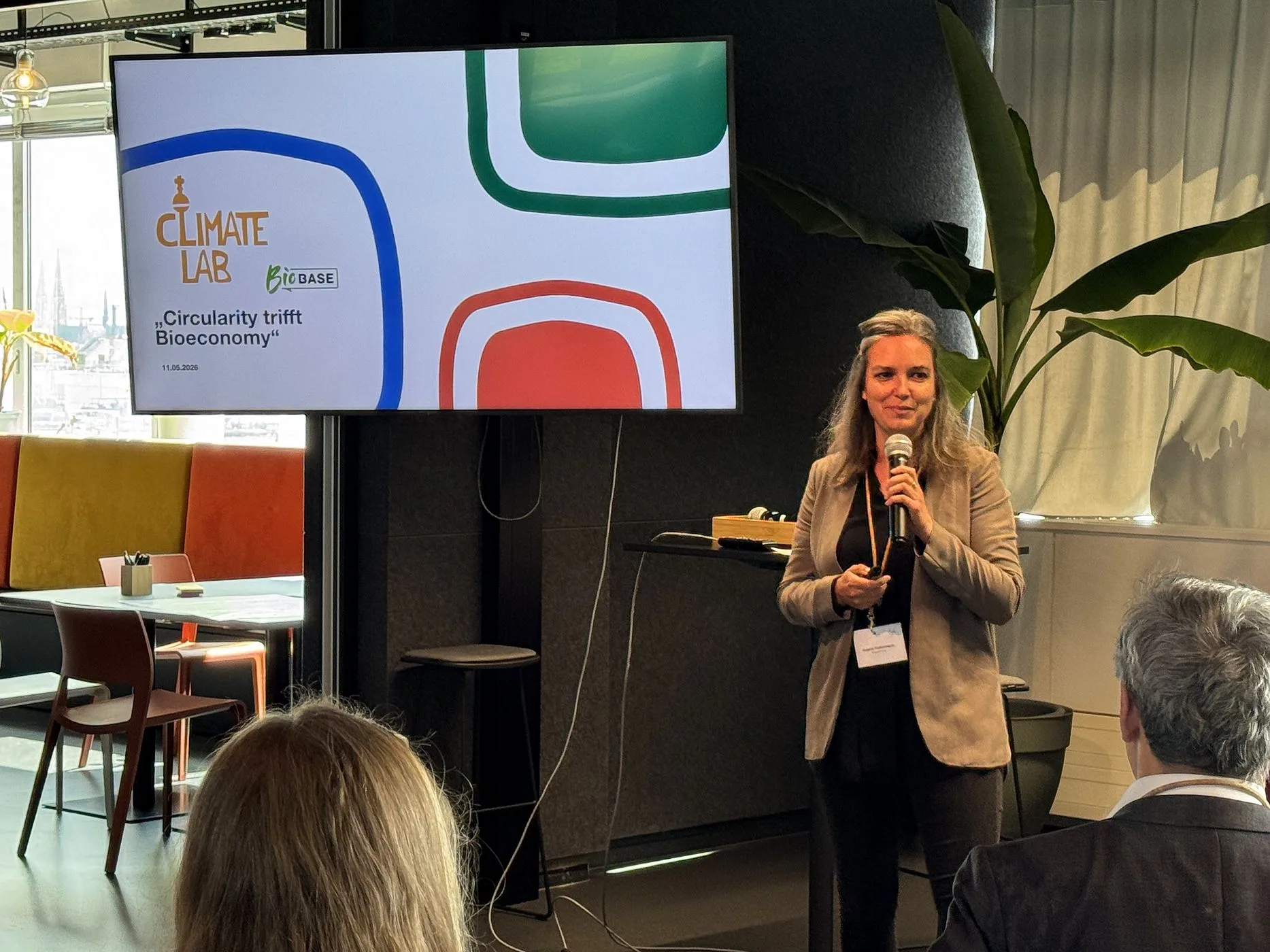 Helene Pattermann stellt den neuen Schwerpunkt Bioökonomie im Climate Lab vor Bildcredits: Markus Palzer-Khomenko/Climate Lab