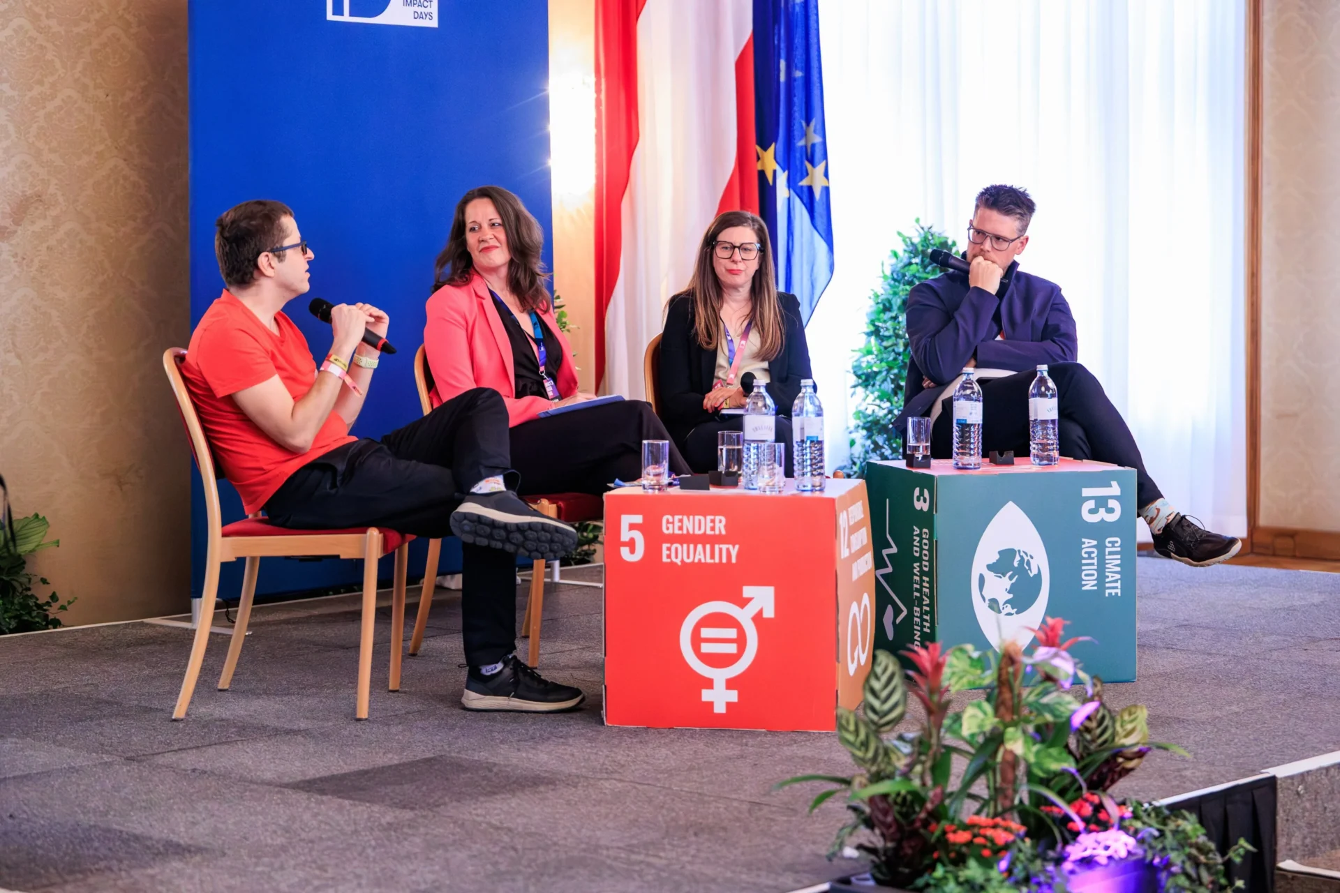 Clemens Wasner, Christiane Brunner, Lorena Skiljan und Manuel Heckmann am Podium der Impact Days.